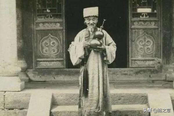 清代奇案：因愚昧攜妻遠行，輕信朋友被謀財奪妻，一番曲折終雪冤