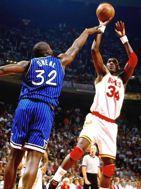 姚明都防不住！奧尼爾，奧拉朱旺誰更強？“手套”佩頓說出答案