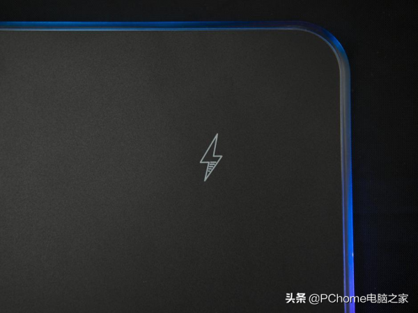 自帶炫酷燈效支援無線充電 雷柏V10 RGB滑鼠墊評測