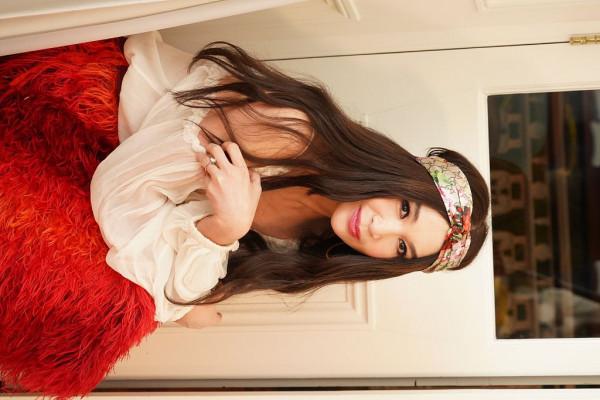 溫碧霞賀年新歌《只是太愛你》現場花絮照 紅色羽毛裙明豔動人