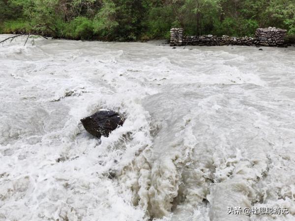 漢EV自駕新疆伊犁，乘坐區間車逛昭蘇打卡點夏塔景區