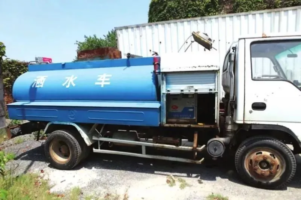 加個油，整這麼多散裝‘白酒’，可要害死個人