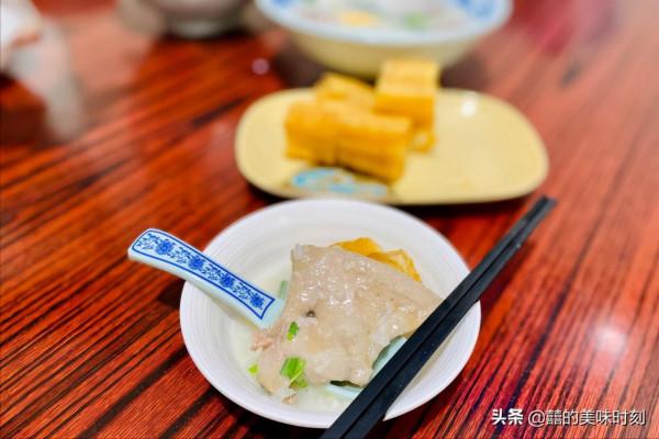 廣東一家人煮生滾粥，來吃的全是當地人，外地人吃不慣，還嫌貴