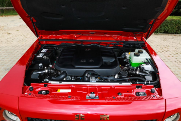 北京BJ80：體驗3.0T自動尊貴型，提供雙色車身+全尺寸後掛備胎！