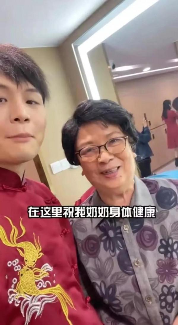 《外來媳婦本地郎》拍復古時裝全家福,康伯康嬸又回來了 《外來媳婦本地郎》拍復古時裝全家福,康伯康嬸又回來了