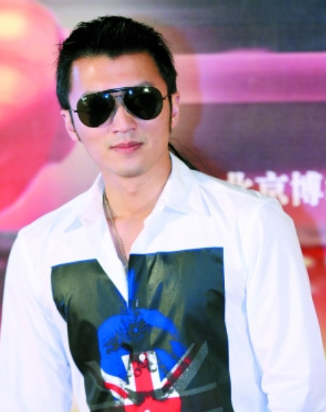 “目中無人”陳坤,當眾怒砸謝霆鋒,大罵學生,王菲4字犀利回懟 “目中無人”陳坤,當眾怒砸謝霆鋒,大罵學生,王菲4字犀利回懟