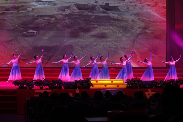 西部戰區空軍某基地：這場頒獎典禮戰味濃、淚水多、士氣足