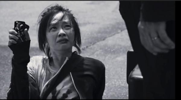 一部黑白電影，充滿腐爛肉香