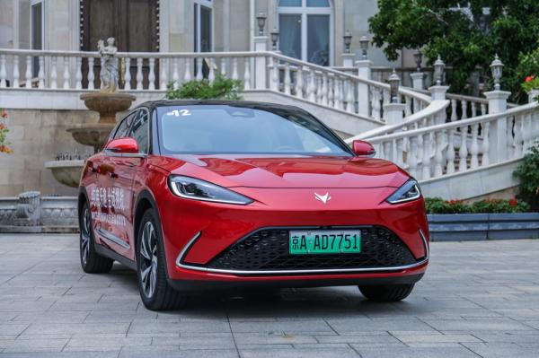 真實試駕極狐阿爾法S：底盤超穩，智慧輔助駕駛系統有點意思！