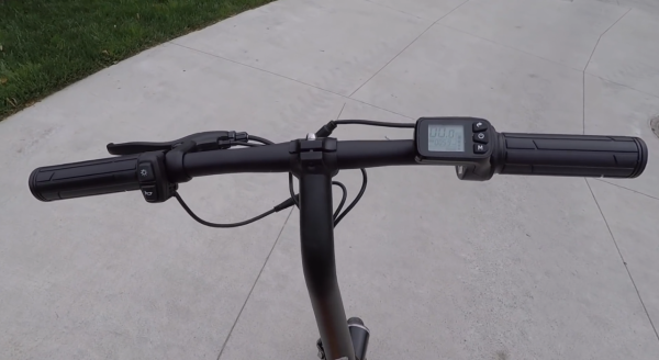 美國小夥買中國迷你電車,本來不相信質量,試駕後想轉行做代駕 美國小夥買中國迷你電車,本來不相信質量,試駕後想轉行做代駕