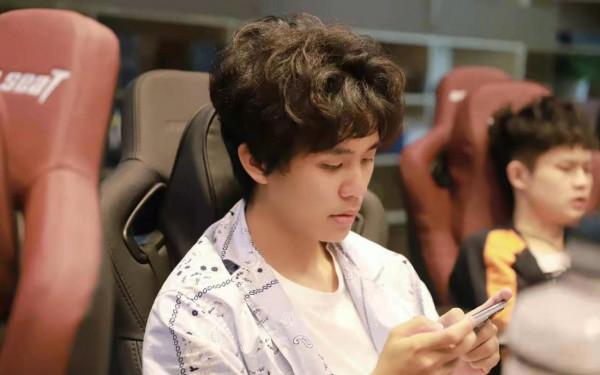 KPL轉會“瓜”：3大冠軍中路湧入市場，狼隊力爭其一，九尾最熱門