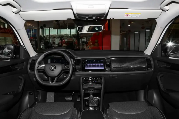 搭2&period;0T發動機迸發220匹馬力，百公里油耗7&period;6L，這臺SUV怎麼樣？