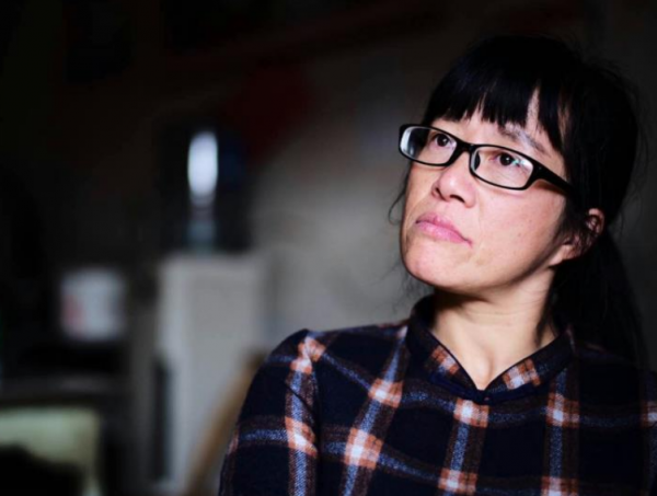 又一次證明實力！餘秀華在路邊的即興之作，網友：我承認我破防了