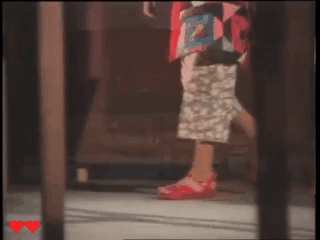 楊冪珍貴童年動圖，太可愛了，我不允許你們還沒見過