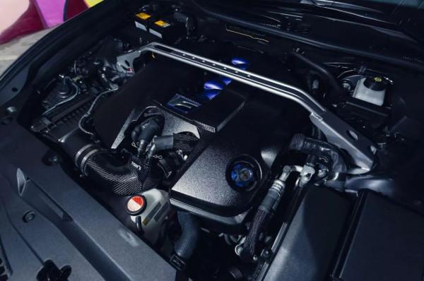 誰說效能兇猛的車子不能優雅？