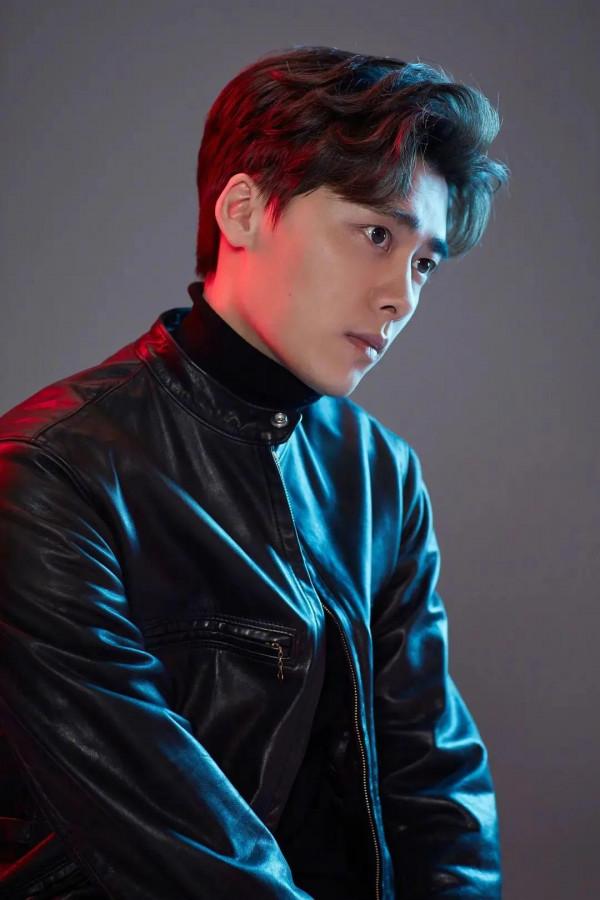 頂級男神李易峰，簡直帥成一道光