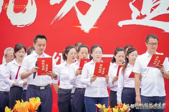 石室雙楠舉行2019級初三啟動儀式 吹響中考“集結號”