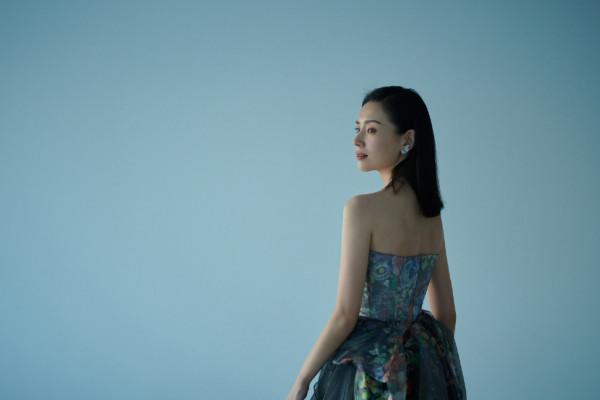 董潔穿花瓣長裙走紅毯,優雅自信狀態線上,新劇演繹反差大齡母親 董潔穿花瓣長裙走紅毯,優雅自信狀態線上,新劇演繹反差大齡母親