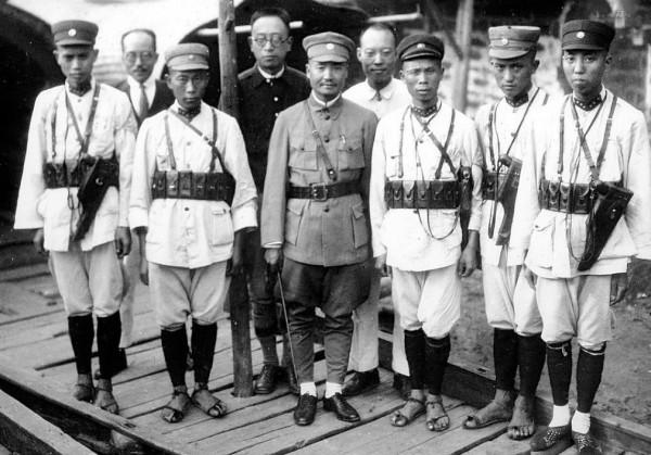 王陵基被俘後大罵蔣介石，杜聿明獄中給他刮鬍子，獲特赦時已81歲