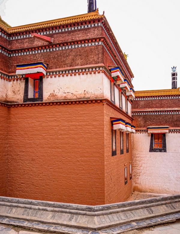 位於甘肅省一寺廟，門票僅需40元，還被譽為“世界藏學府”