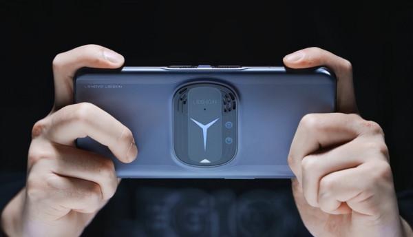 最瘋狂的驍龍8 Gen1旗艦來襲：22GB記憶體&plus;640GB儲存&plus;雙風扇散熱