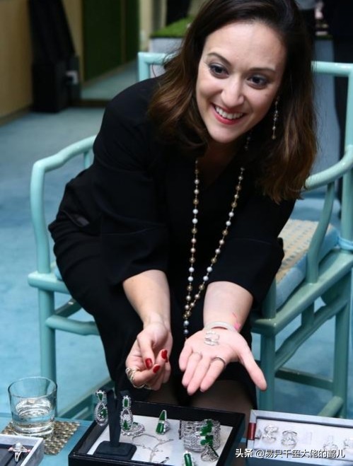 3歲父母雙亡 12歲發配海外 無緣“賭王”遺產繼承,自創品牌當富婆 3歲父母雙亡 12歲發配海外 無緣“賭王”遺產繼承,自創品牌當富婆