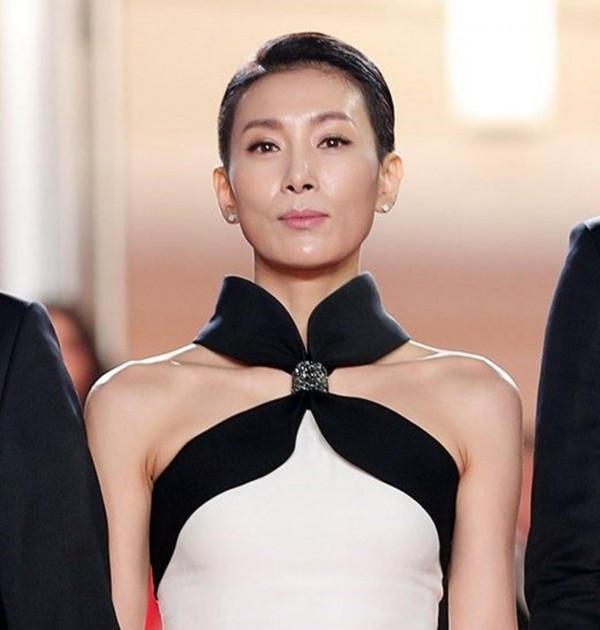 飆車剃頭耍帥，全球十大人間扳手，女人帥起來比男人還狠