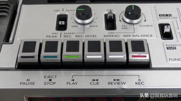 JVC 70年代推出的一款類似於真正的揚聲器,RC-550行動式收錄機 JVC 70年代推出的一款類似於真正的揚聲器,RC-550行動式收錄機