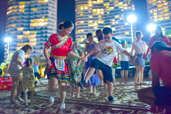 這裡享有“中國馬爾地夫”的美稱 蔚藍的地間沐浴陽光，飽覽海景