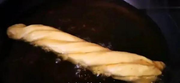 油條新做法，發麵不揉麵，雙手一按，簡單酥脆，保證一次成功