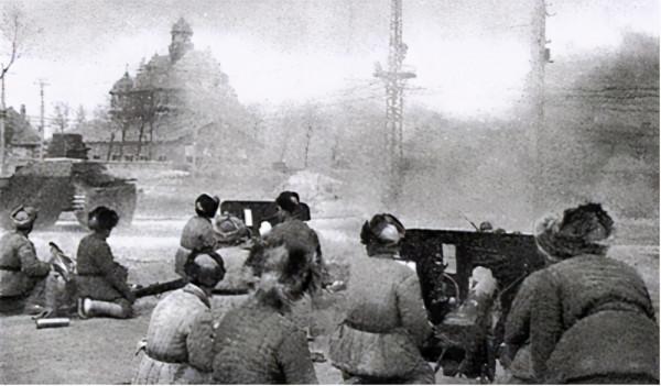 劉亞樓戰功卓著，為何卻被安排到後方？毛主席：十年不讓你上前線