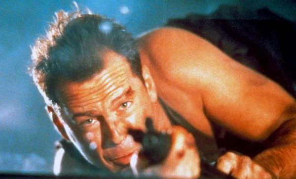 布魯斯患失語症退出演藝圈，盤點疾病纏身的明星，他已經立好遺囑