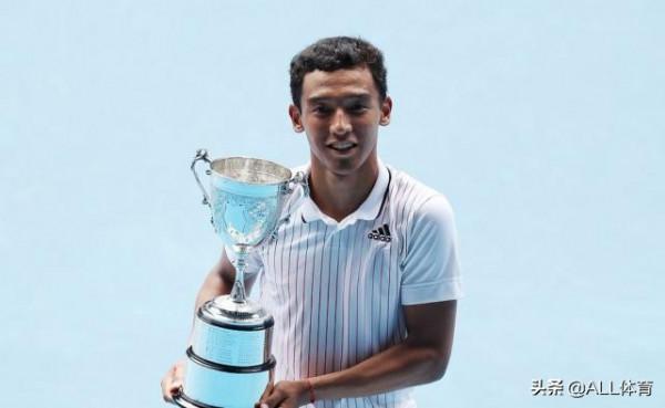 鏖戰223分鐘!美國小將加冕澳網雙冠,亞軍拼到體力透支倒地不起 鏖戰223分鐘!美國小將加冕澳網雙冠,亞軍拼到體力透支倒地不起