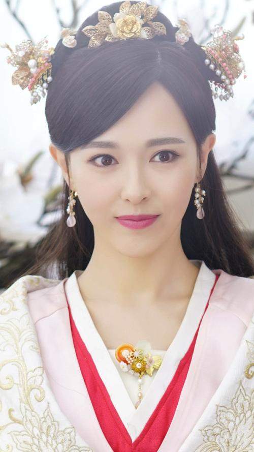 唐嫣，嫣然一笑就是傾城形象的女神