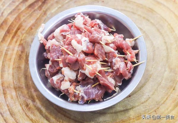 廚師長教你做牙籤羊肉,處理牙籤有技巧,鮮嫩解饞,香辣可口 廚師長教你做牙籤羊肉,處理牙籤有技巧,鮮嫩解饞,香辣可口