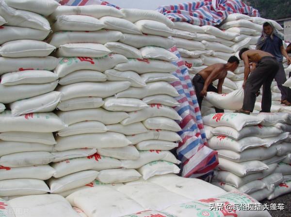 農民種糧成本居高不下,化肥為何還起勁漲價?其因何在? 農民種糧成本居高不下,化肥為何還起勁漲價?其因何在?