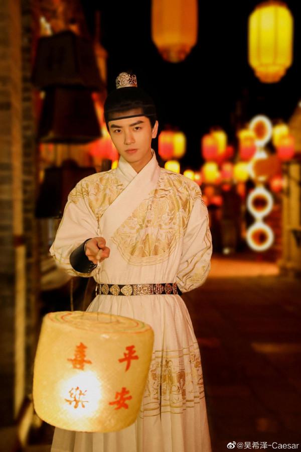 2&period;15美圖：楊冪、蔡徐坤、楊紫、李易峰、劉亦菲、劉詩詩、景甜