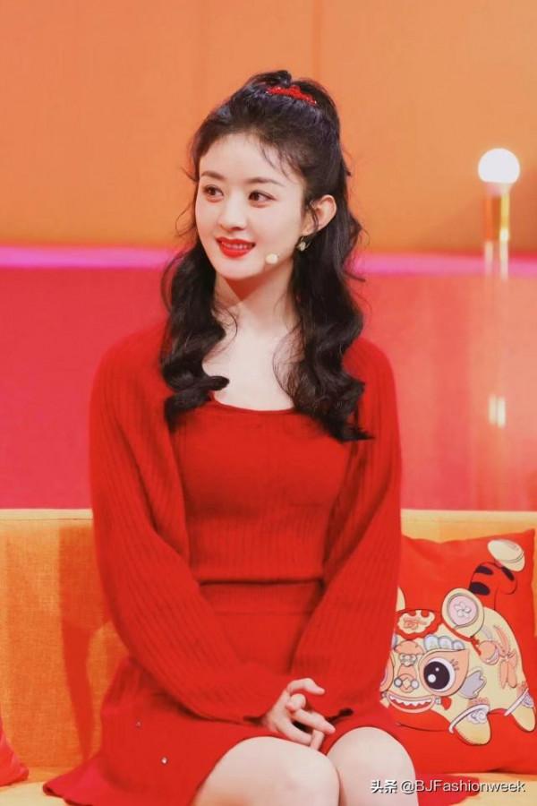 春天穿紅色針織衫，學趙麗穎搭配半扎發，滿滿的少女既視感