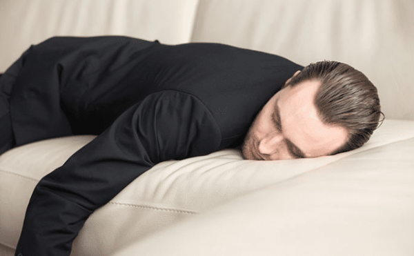 喜歡2種睡姿的老人，或易患老年痴呆風險，看一下，你睡對了嗎？