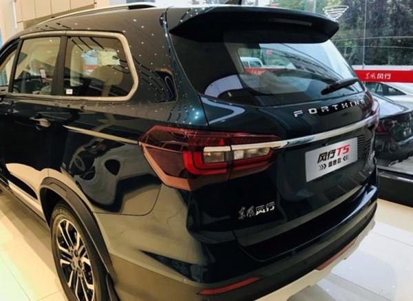 東風風行T5盛世款實拍，換裝新前臉，外觀很霸氣，搭1.5T發動機