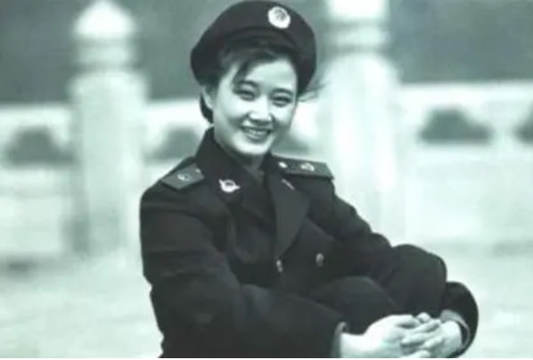 從“苗寨姑娘”到“春晚國臉”，55歲的宋祖英如今怎樣了？