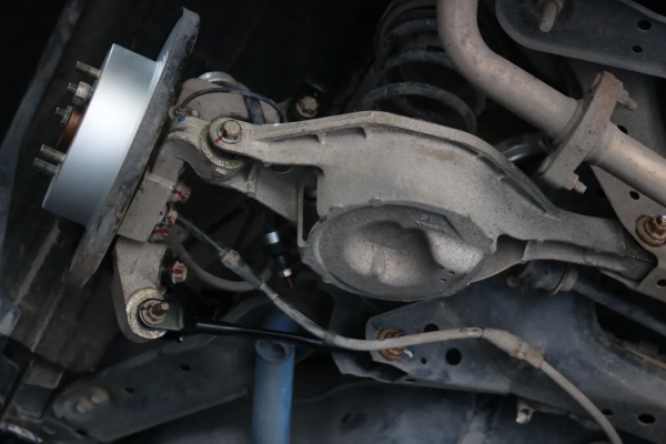 怪獸修車：翻新24萬公里的天籟公爵，底盤效能維修，專治實用派