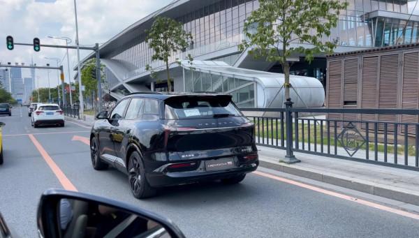 恆馳5實車上路,定位緊湊型SUV,實車看起來很動感 恆馳5實車上路,定位緊湊型SUV,實車看起來很動感