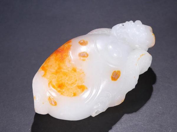 舊藏「和田玉籽料 祥龍 原石雕」 舊藏「和田玉籽料 祥龍 原石雕」