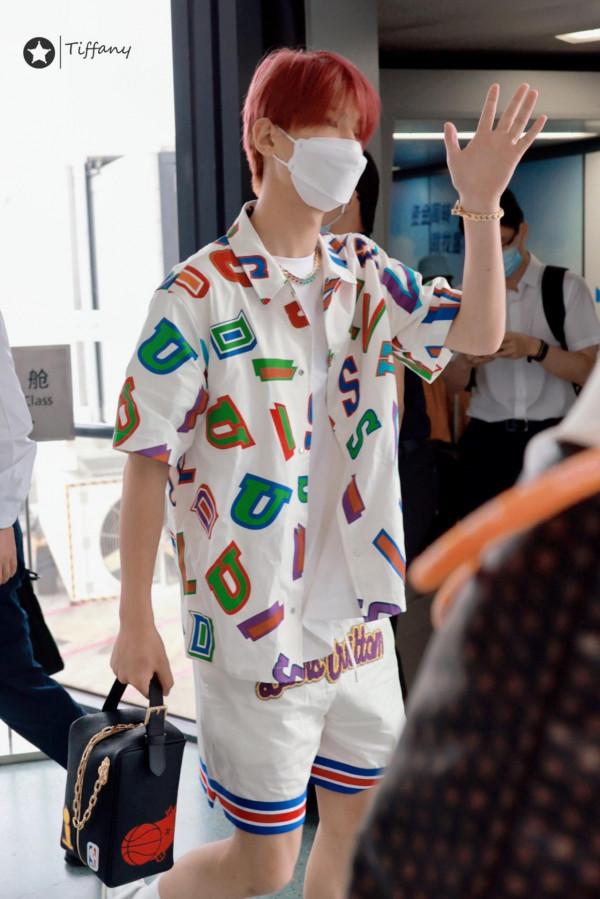 穿長裙、塗指甲油的boy黃明昊，男生還能這麼搭