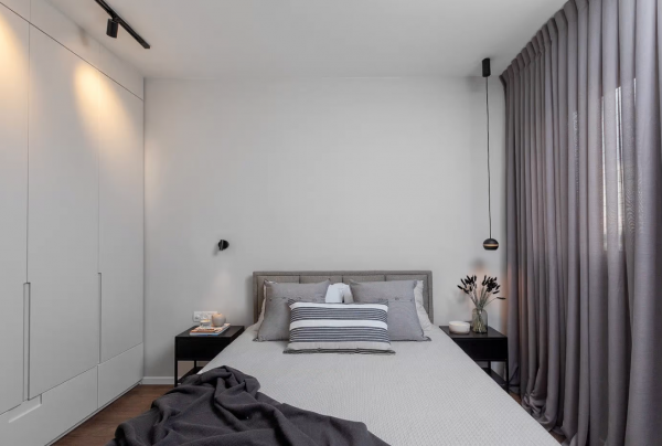 E裝平臺｜以色列Herzliya的現代公寓，黑白灰現代家居