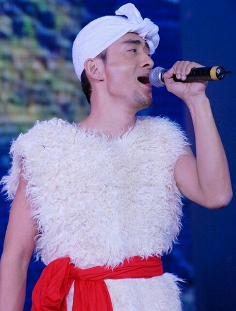 “放羊娃”阿寶：真實身份被揭穿，“草根歌王”的神話也就破滅了