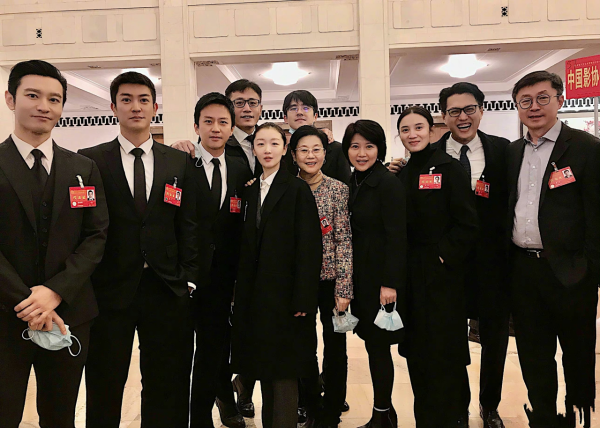 鄧超曬文代會合照：杜江眼大驚人，靳東笑出牙齦，吳京鼻孔吸睛