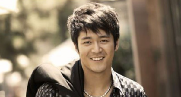 2011年，尚於博因抑鬱症跳樓自殺，1年後，其母親的舉動令人動容