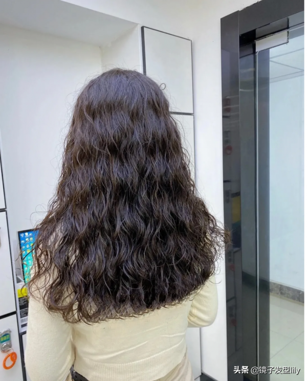 2022髮型怎麼整？燙卷卷最洋氣，好處多多不要錯過